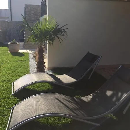 Apartment Ljubica 4 *