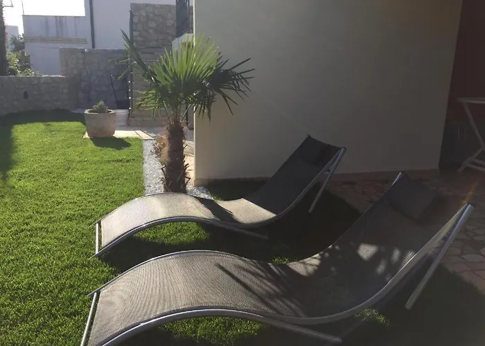 Apartment Ljubica 4 *
