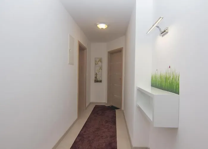 Apartment Ljubica 4 *